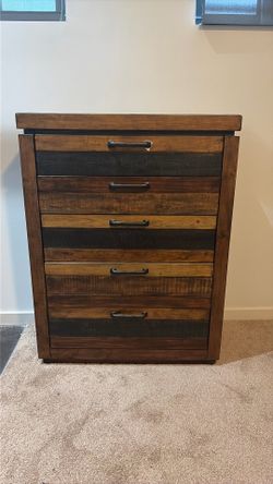 5-Drawer Dresser- Like New