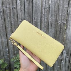 Michael Kors Jet Set Travel Wallet 