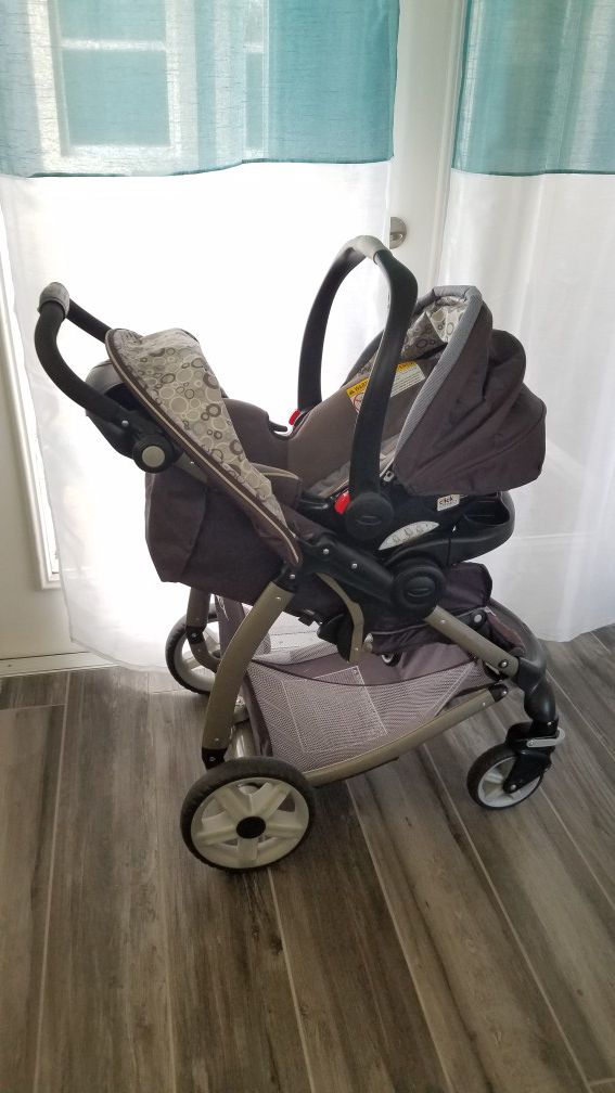 Stroller and carseat combo - Graco Stroller Travel System Snug-ride Click and Connect 35