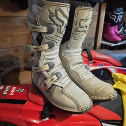 Fox Boots Size 4