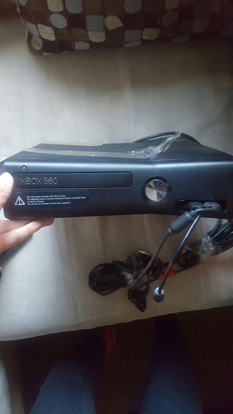 X box 360 with 2 controllers