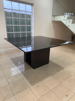 Artefacto Dining Table