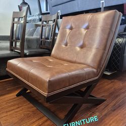 🛑 Accent Chair, Brown Leather, Black Frame, Brand New.