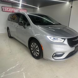 2024 Chrysler Pacifica Hybrid
