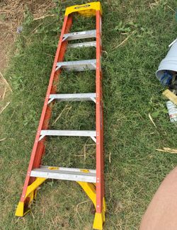 Dos escaleras tipo A  60 dlls cada una
