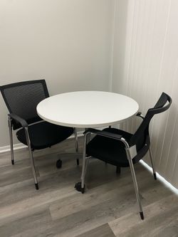 36” table w/ 2 black chairs