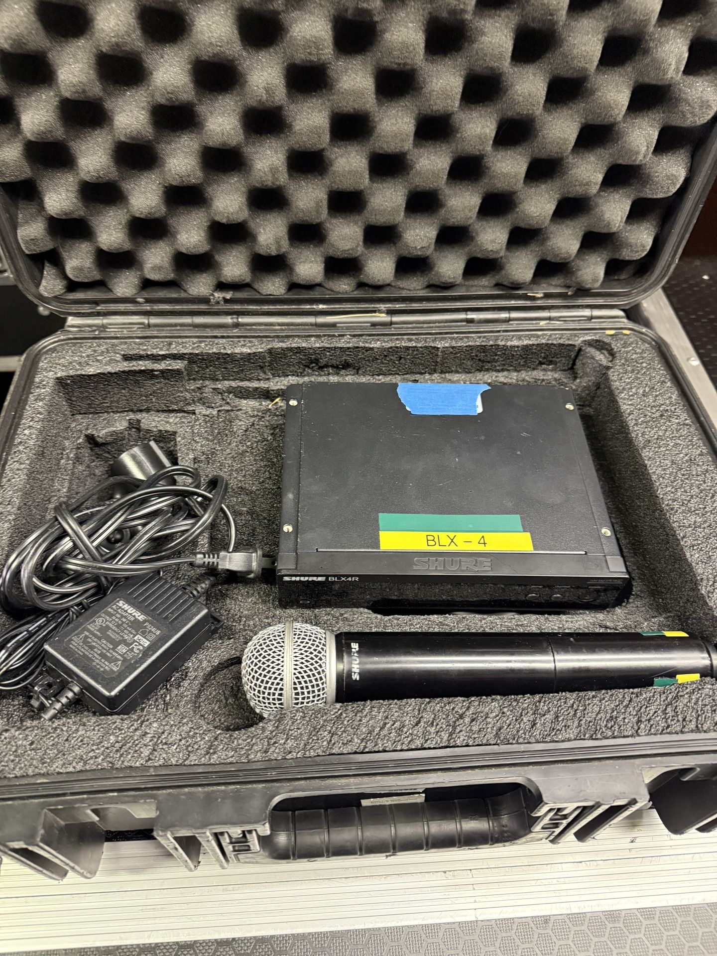Shure BLX24R W/ SM58 Handheld Microphone