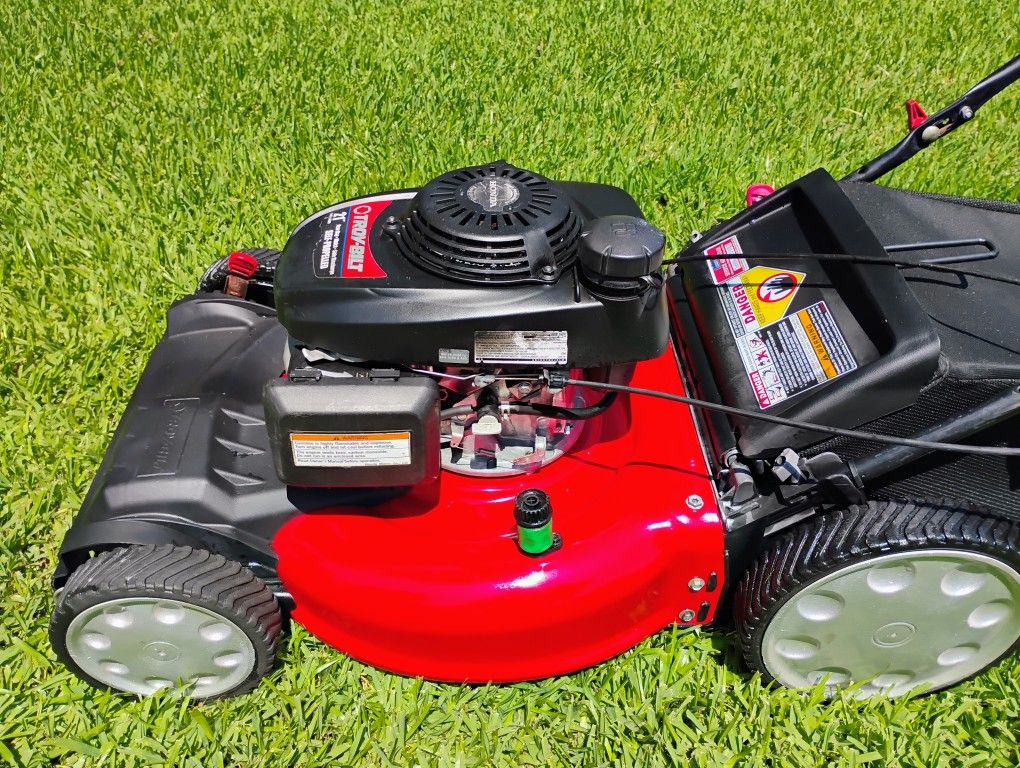 Honda Powered Troy-Bilt Self-propelled With Bagger