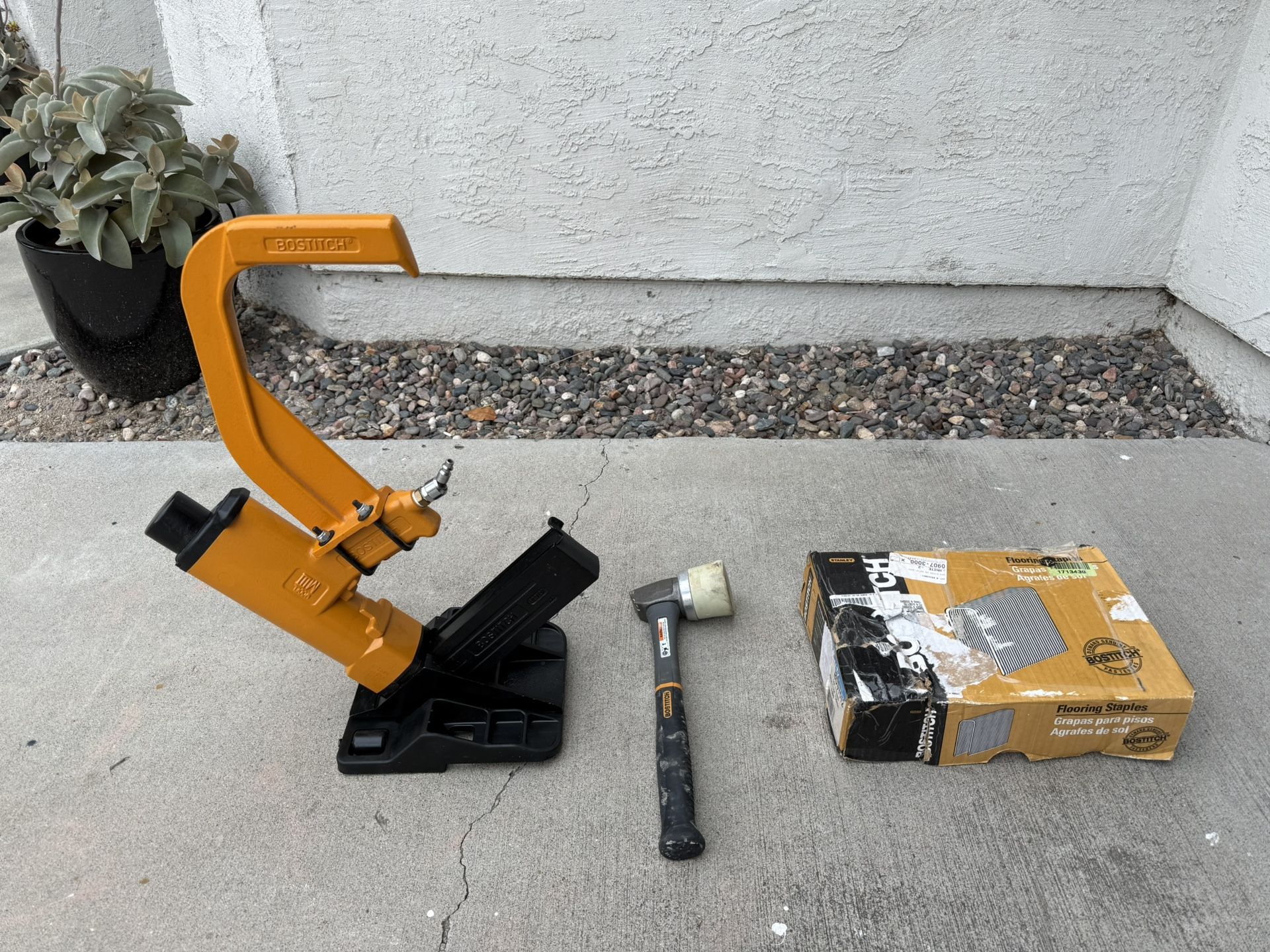 Bostitch MIII 15.5ga Floor Stapler - Pneumatic Power 