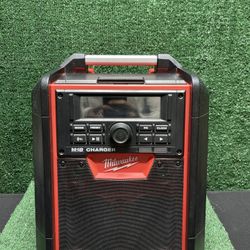Milwaukee 2792-20 M18 18v Jobsite Bluetooth Radio/ Charger. 