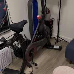 Peloton - 2020 Barely Used With Accessories