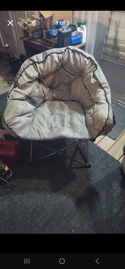Free oversized, extra-padded folding club chair
