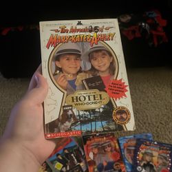 Mary Kate And Ashely Collectible Book 