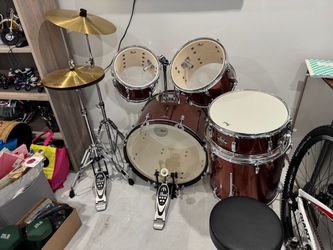 Pearl Roadshow 5-piece Complete Drum Set with Cymbals