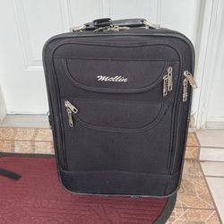 good and clean carry-on suitcase everything works with 2 wheels