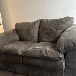 Selling New Couch (No Damage) 