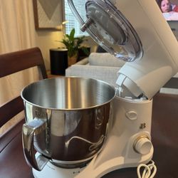 Gorgeous & Brand New Stand Mixer With Attachments