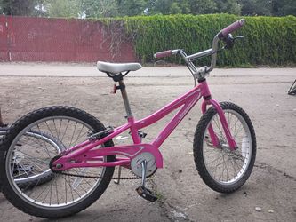 Specialized Hotrock 20 inch Girls Bike