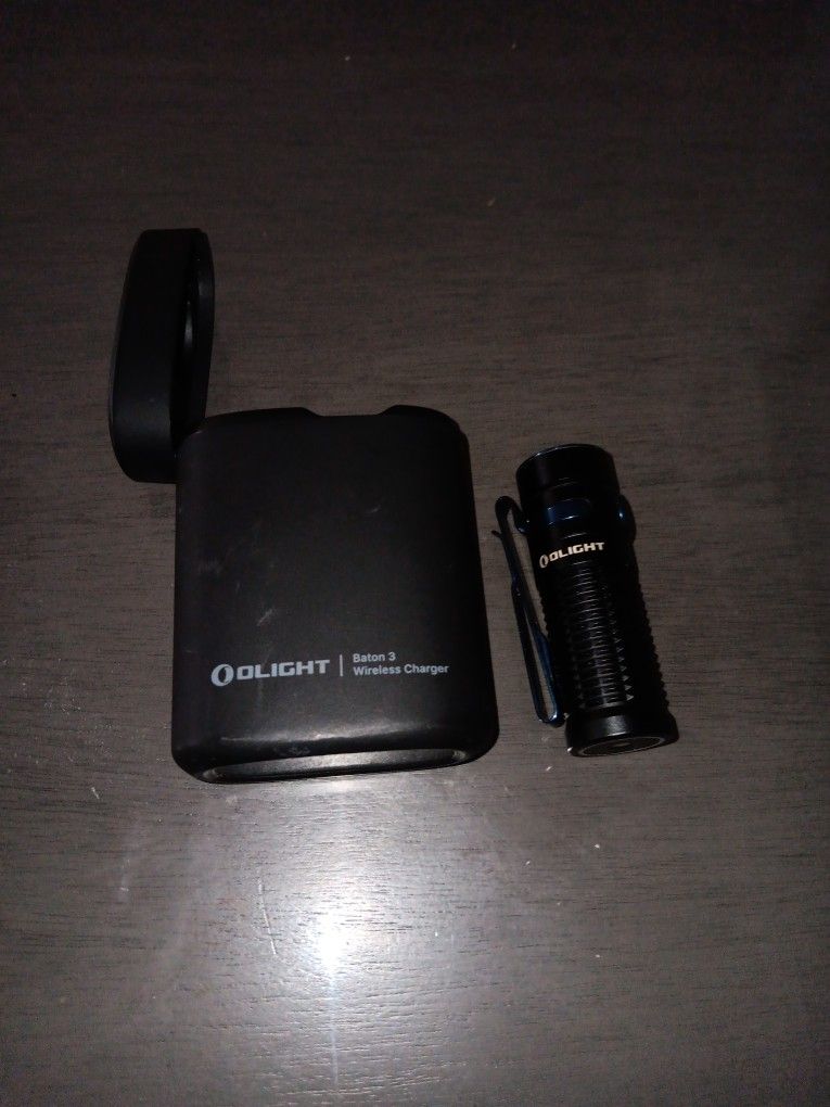 Olight Baton 3 Wireless Charger Flashlight