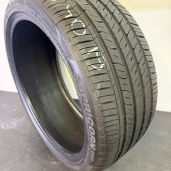 V483  235 40 19 96Y  Evoluxx  Capricorn UHP  One Used Tire 90% Life 
