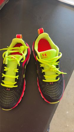 25.00. Nuevo size 4 y no caja  recojer en Colton