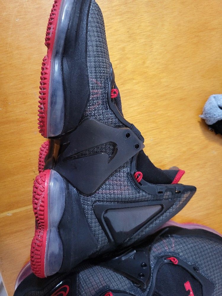 LeBrons 8.5 Shoes