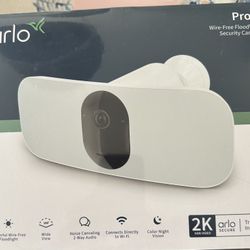 Arlo Pro 3 Floodlight Wireless With Solar Charger