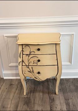 ✨ Vintage French Provincial Bombe Chest / Accent Cabinet ✨