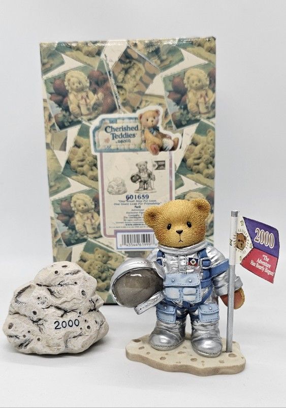 New 1999 Cherished Teddies 601659 Neil Armstrong Astronaut Bear Figurine Limited
MINT CONDITION, STORED IN THE BOX, COMES WITH ORIGINAL PACKAGING