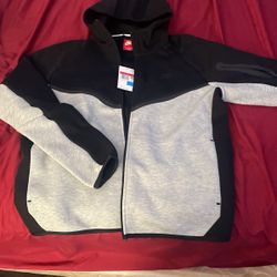 nike tech brand new with tags large