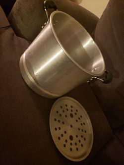 Stockpot with steamer tray.