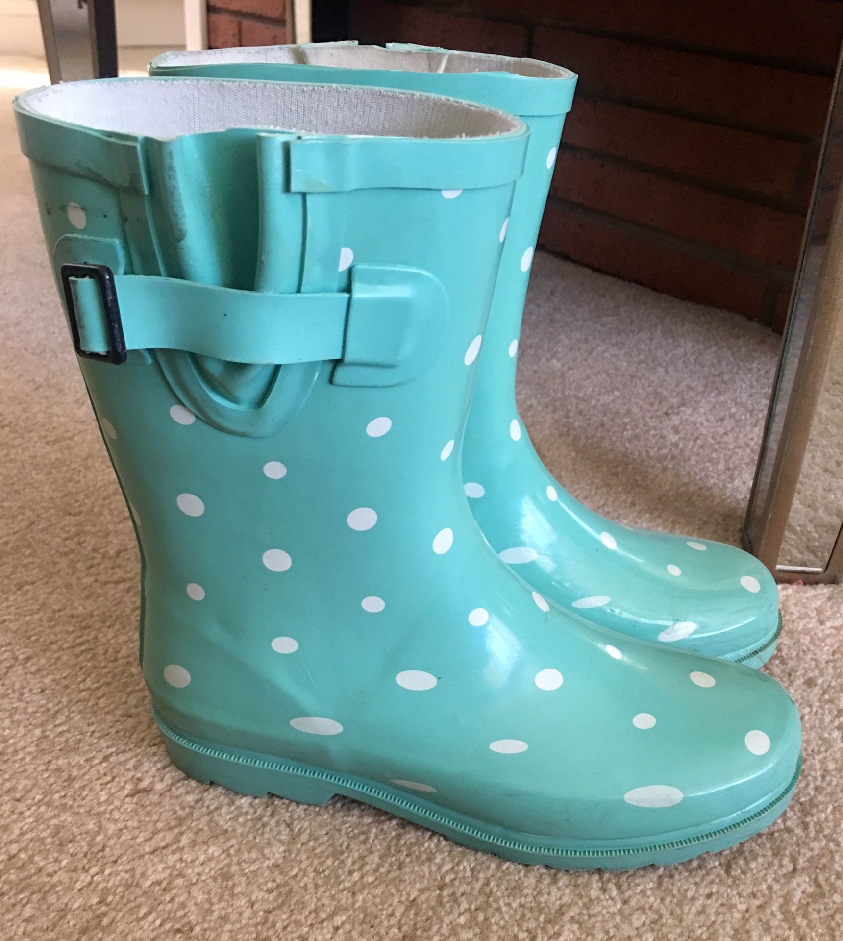 Girls size 5Y rain boots