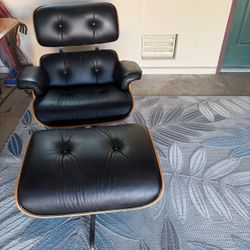 Mid Century Modern Black Leather Chair