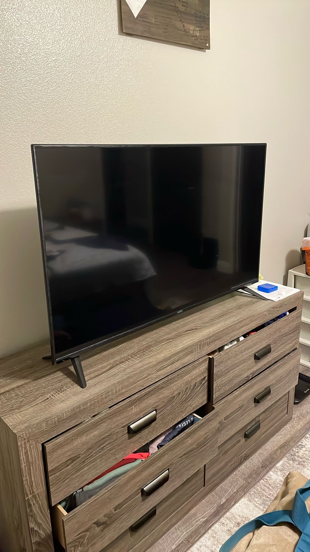 VIZIO FLAT SCREEN 49”