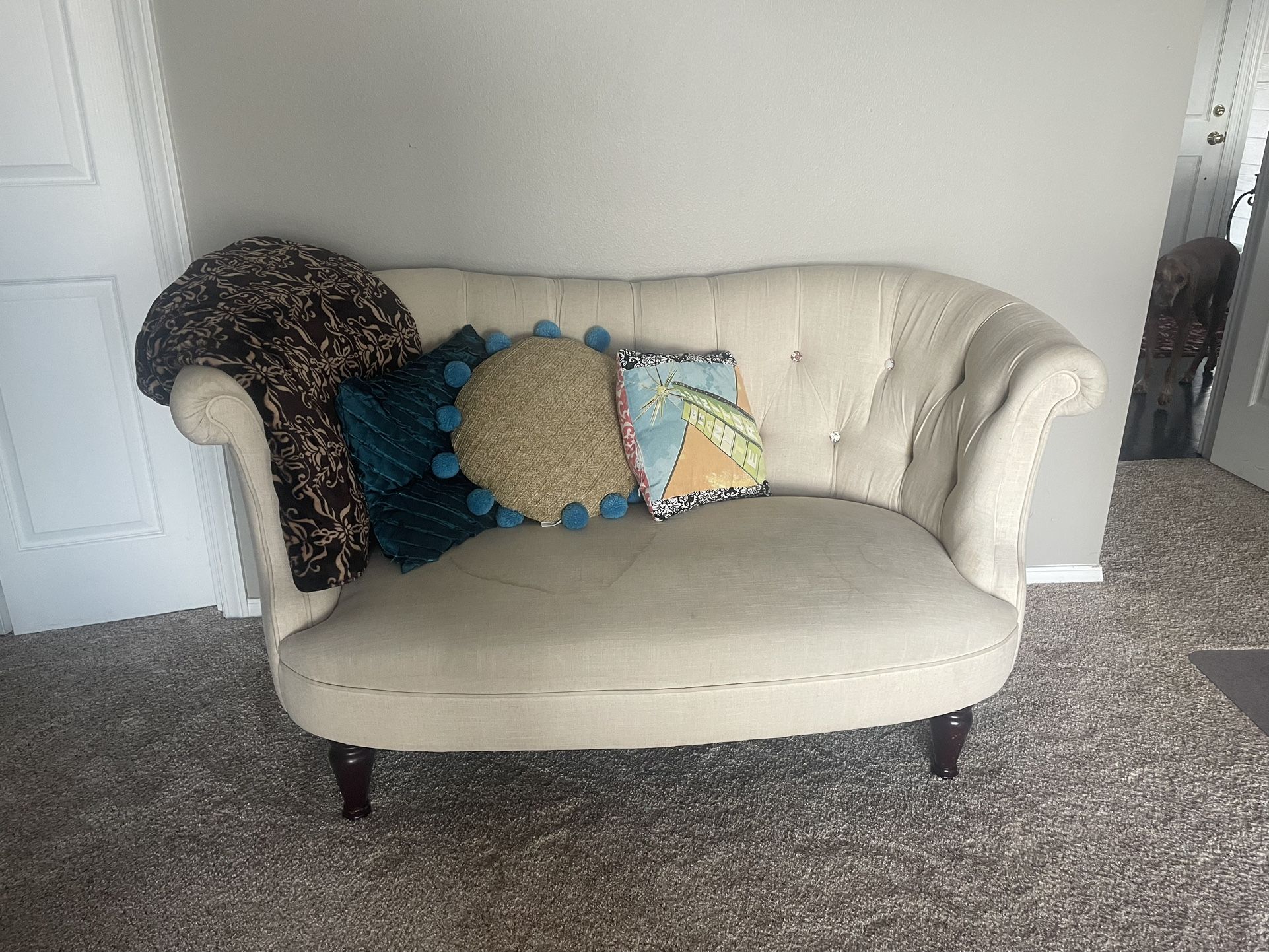 Tufted Upholstered Sofa – Neutral Cream, Vintage Style