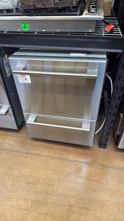 Fisher and Paykel drawer dishwasher 24”