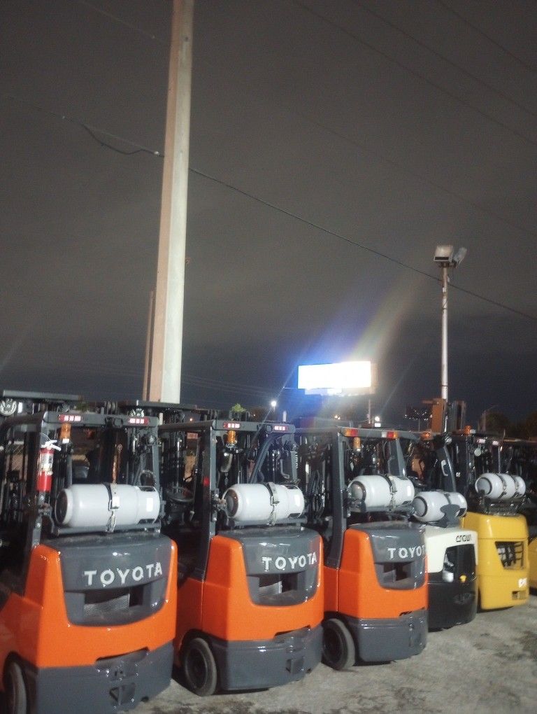 FORKLIFT TOYOTA CAT YALE NISSAN