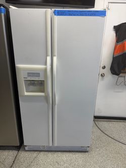 Side-by-side refrigerator