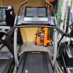Nordictrack Commercial X22i Treadmill Incline trainer - 1500$ - store display model - 40% incline 