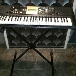 Yamaha YPT220 61-Key Portable Keyboard