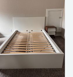 Full size bed