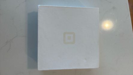 Square selling device