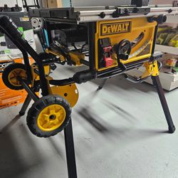 DEWALT 15 AMP CORDED 10 In JOB SITE TABLE SAW WITH ROLLING STAND LIKE NEW 