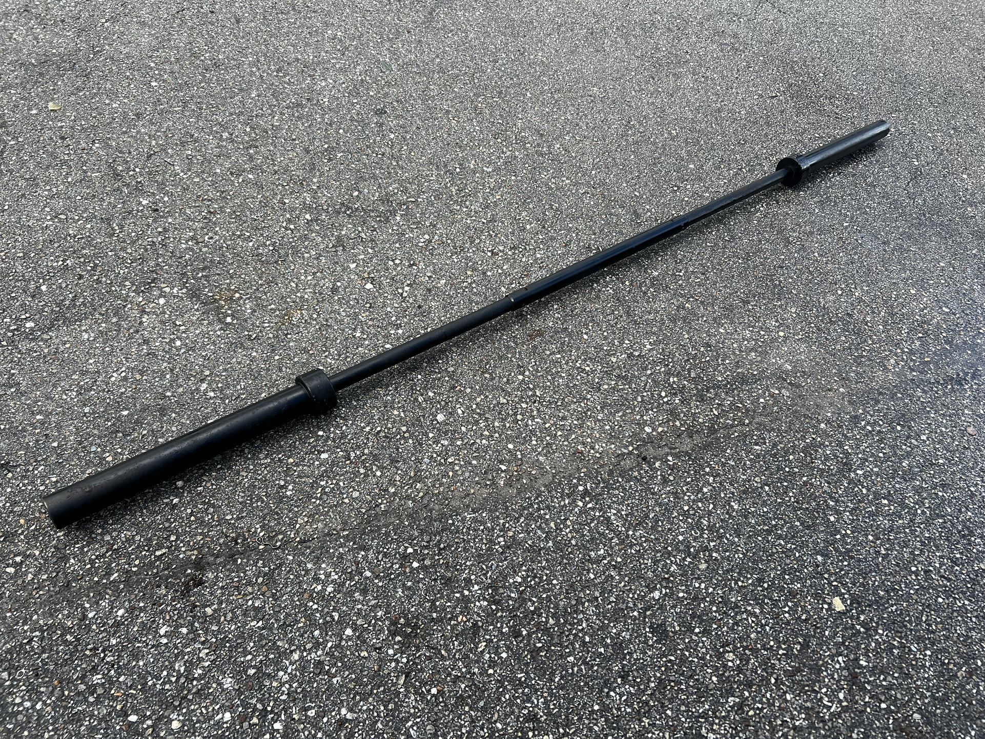 7 foot Olympic Weightlifiting Barbell! Perfect for the home gym! Holds 2in plates.