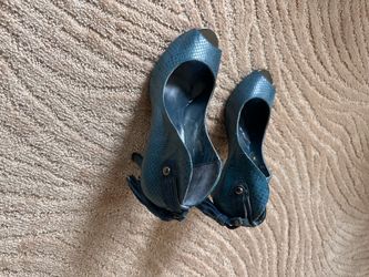 High heel shoes