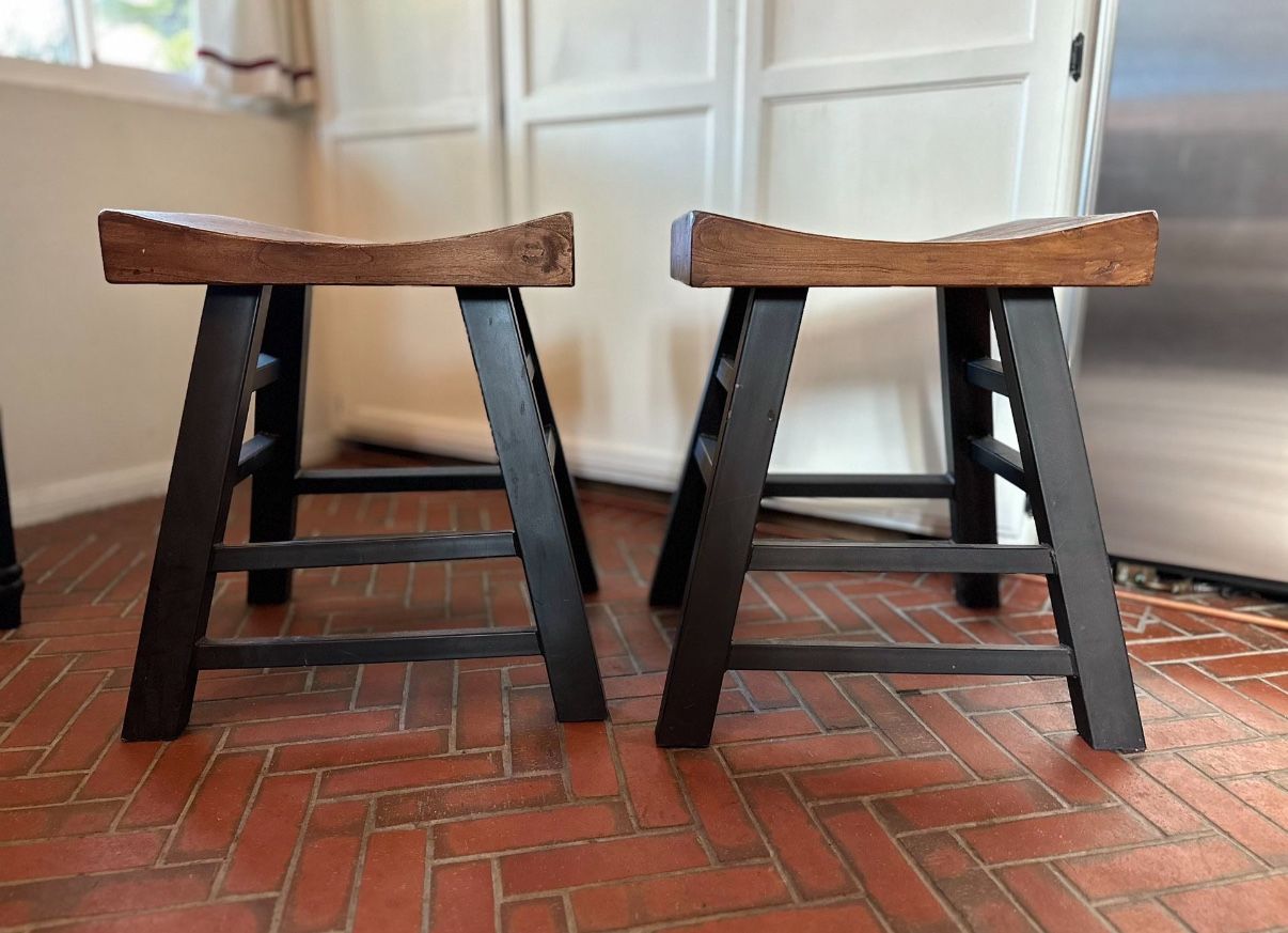 2 stools wooden/metal