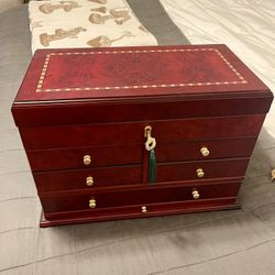 Wood jewelry box 