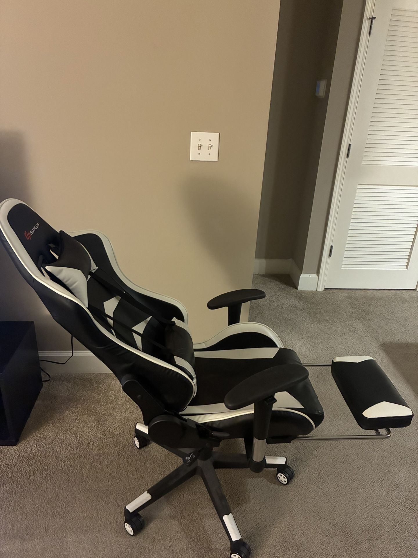 Powerstone Gaming Chair - With Footrest And Massage Pillow