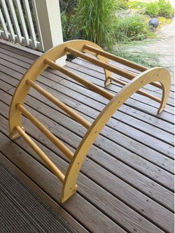 Toddler wood climbing arch