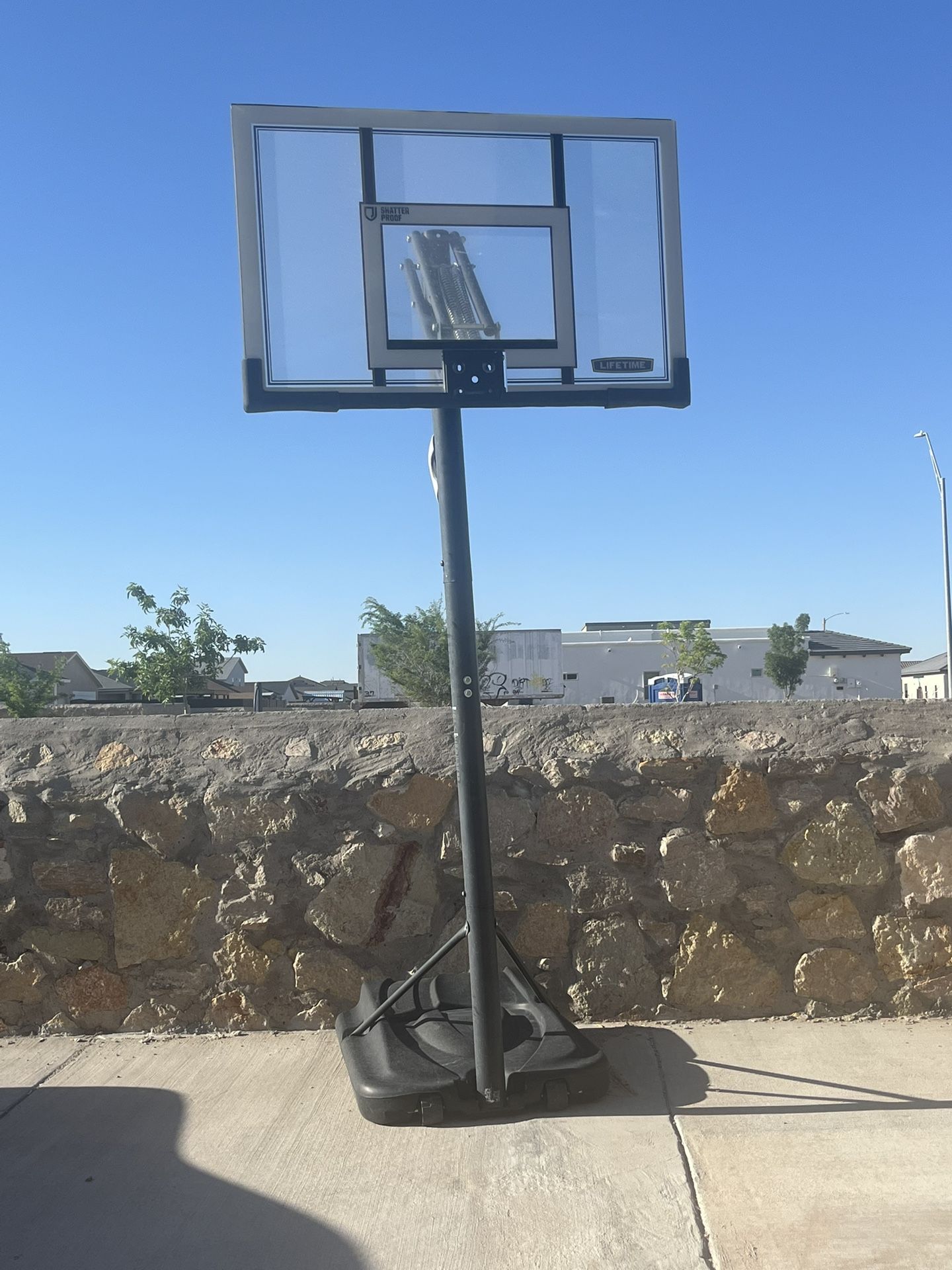 Basketball hoop 